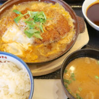 とんかつチェーン「かつさと」でカツ煮の定食・かつ鍋定食+八丁味噌だれ
