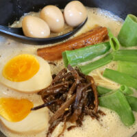 ニンニクが食べたくなったので「麺や偶 もとなり 本店」で玉子もとなりラーメンをニンニクアレンジ