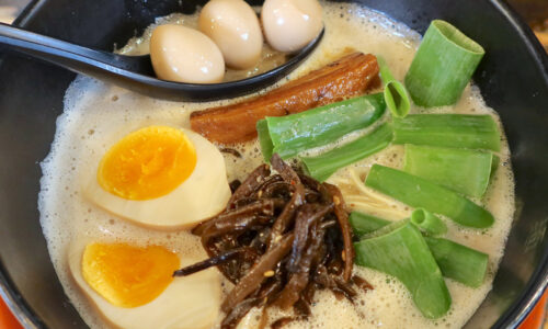 ニンニクが食べたくなったので「麺や偶 もとなり 本店」で玉子もとなりラーメンをニンニクアレンジ