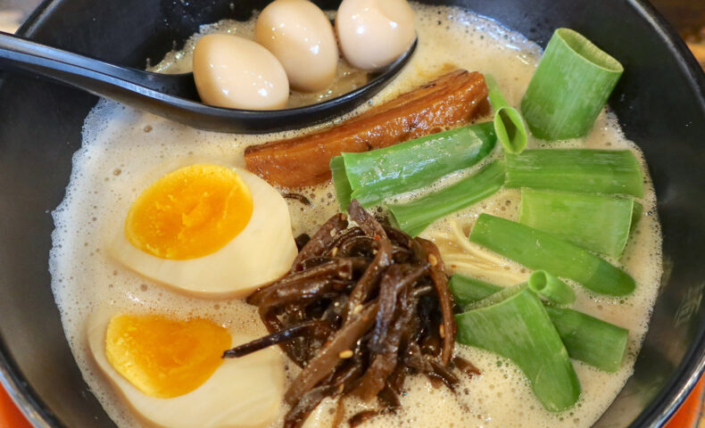 ニンニクが食べたくなったので「麺や偶 もとなり 本店」で玉子もとなりラーメンをニンニクアレンジ
