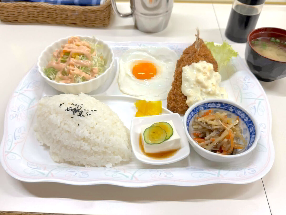 アジフライ定食(900円)