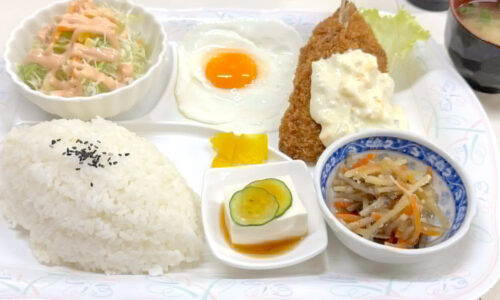 沖縄市「まんが喫茶OHANA」でボリューム満点なアジフライ定食ランチ！