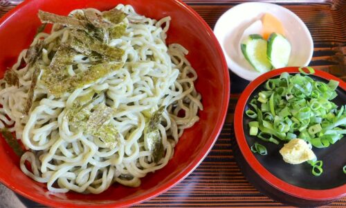 月桃を練り込んだ沖縄そば！ 浦添「麺屋 ちばとぉ～んど」で冷やし月桃そば 大盛り