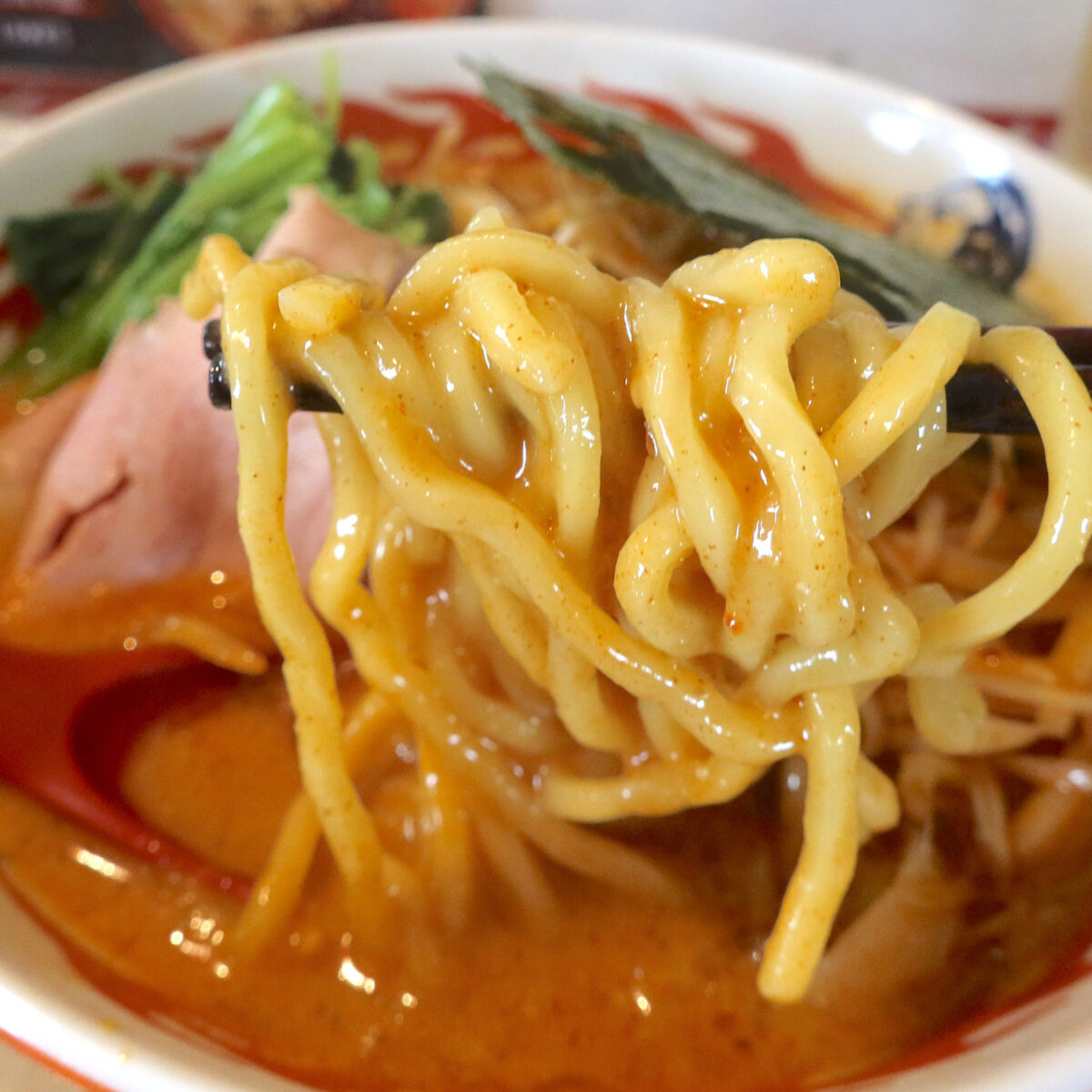 やや極太麺
