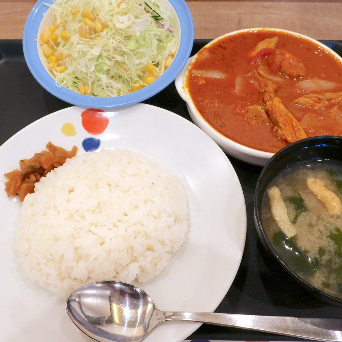 ネオトマトごろごろチキンカレー（1,050円）＋生野菜（150円）