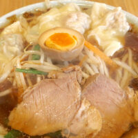 西原「ラーメンとライス ソウハチ家」の限定・もやしワンタン麺は渋谷・喜楽のラーメンを彷彿、いや超えてる?