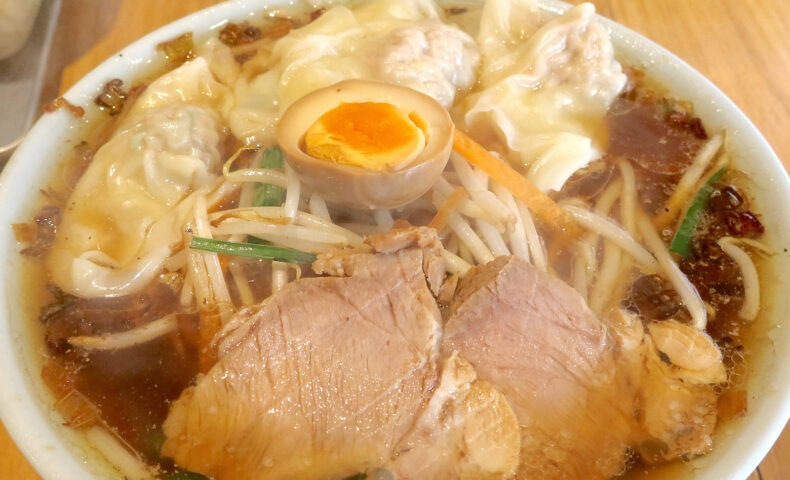 西原「ラーメンとライス ソウハチ家」の限定・もやしワンタン麺は渋谷・喜楽のラーメンを彷彿、いや超えてる？