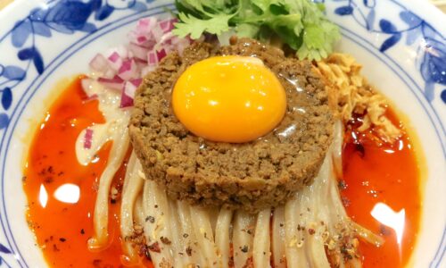 那覇・古島「自家製麺 三竹寿」で食べごたえのある自家製麺とスパイス感がおいしい限定・冷やし担々麺
