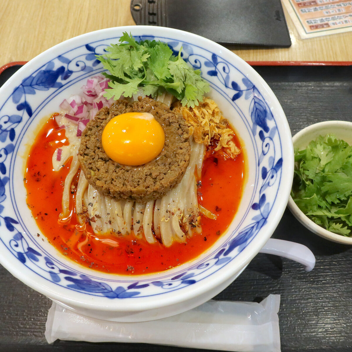 冷やし担々麺 並(980円)+パクチー増し(150円)