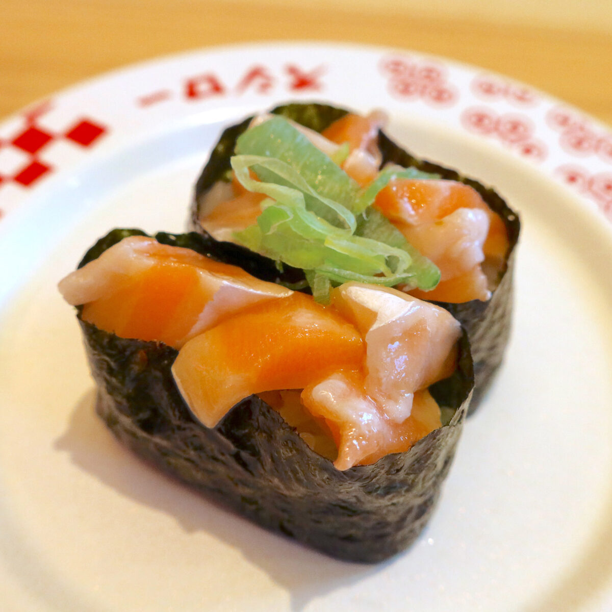 サーモンハラス軍艦（120円）