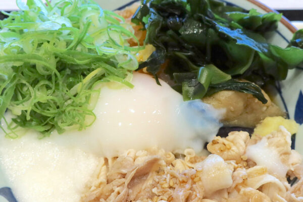 「丸亀製麺」の限定・鬼おろし豚しゃぶぶっかけにいろいろトッピングで具だくさんうどん