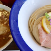 浦添・港川外人住宅「サンチクジュ港川」で昆布水つけ麺 醤油 スペシャル 大盛り