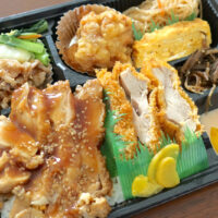 那覇・安謝のお弁当屋さん「MATSU屋」で鶏肉がたくさん入ったオールスター弁当