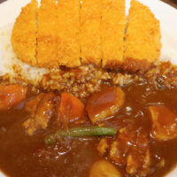 ココイチの限定・焙煎スパイスのチキンカレー＋ロースカツトッピング