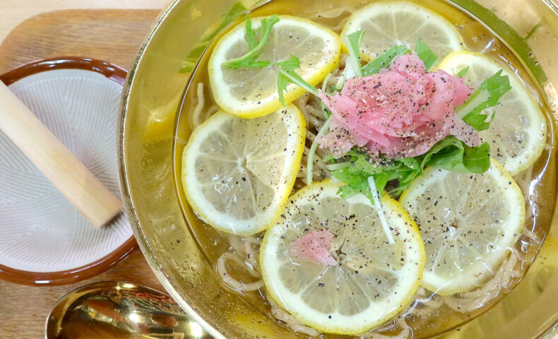 那覇・牧志「花はな商店」でゴールデンラッキーな冷レモンそば