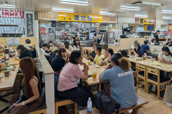 沖縄に道頓堀？ 牧志公設市場２階「まちぐゎー食堂 道頓堀」で麻婆丼