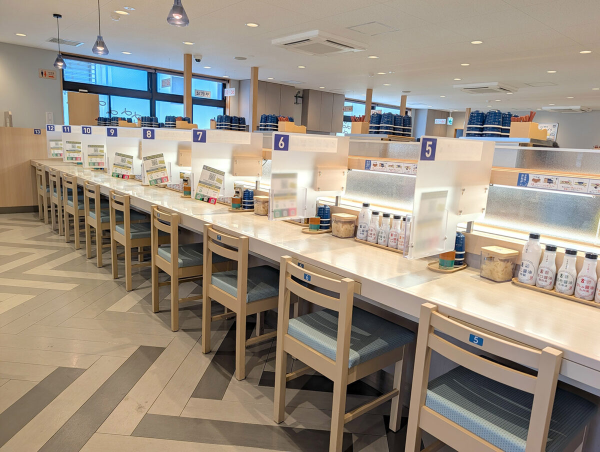 はま寿司 那覇天久店 カウンターは空いている