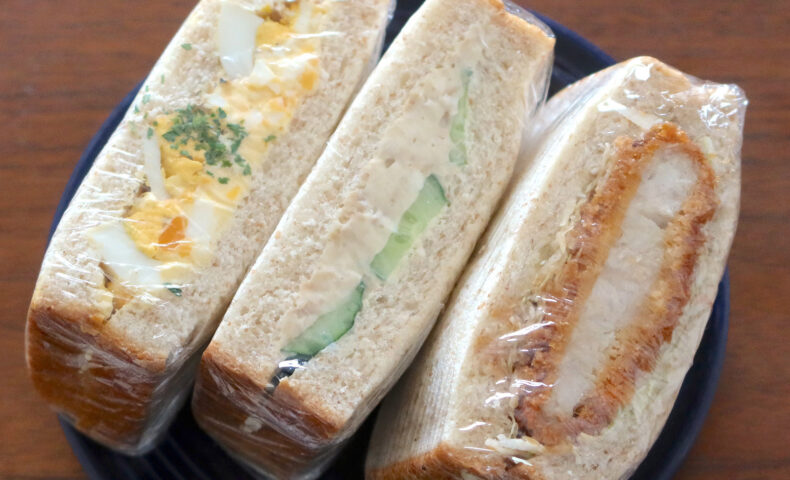 浦添「あんだぐゎーパン」でたまごサンド&ツナサンド&カツサンド
