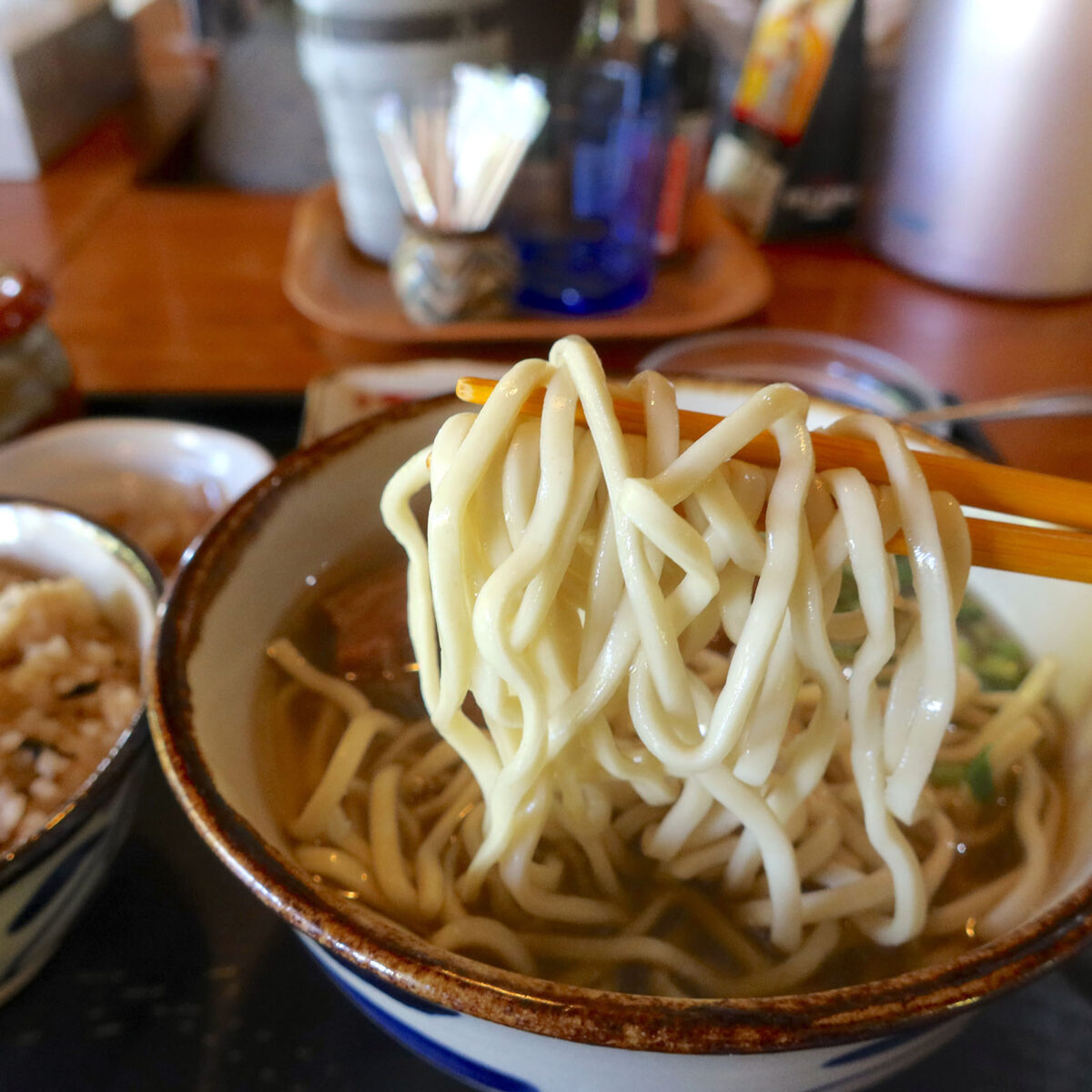 スタンダードな細麺
