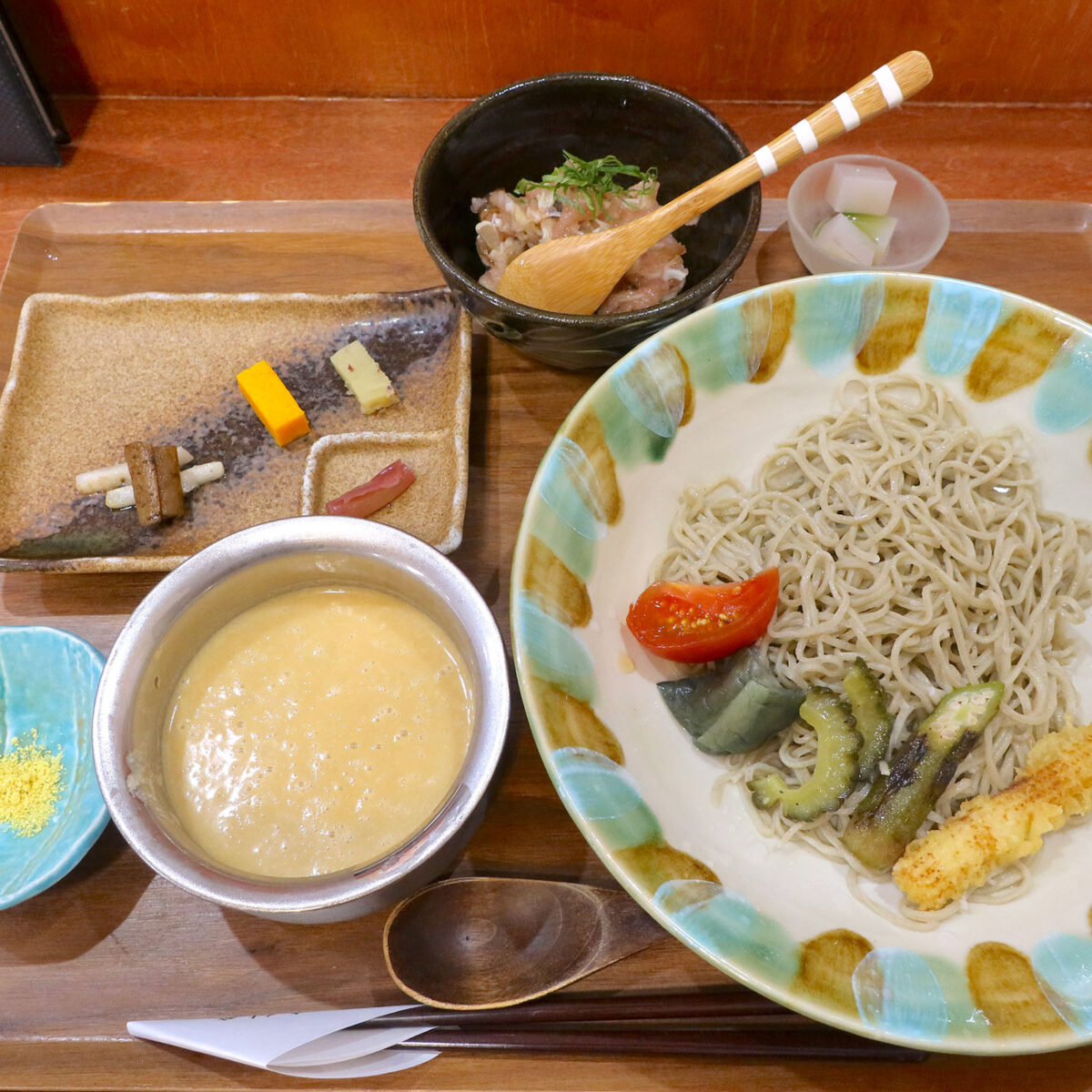 とうもろこし蕎麦（1,500円）＋きのこの梅おろし和え（600円）