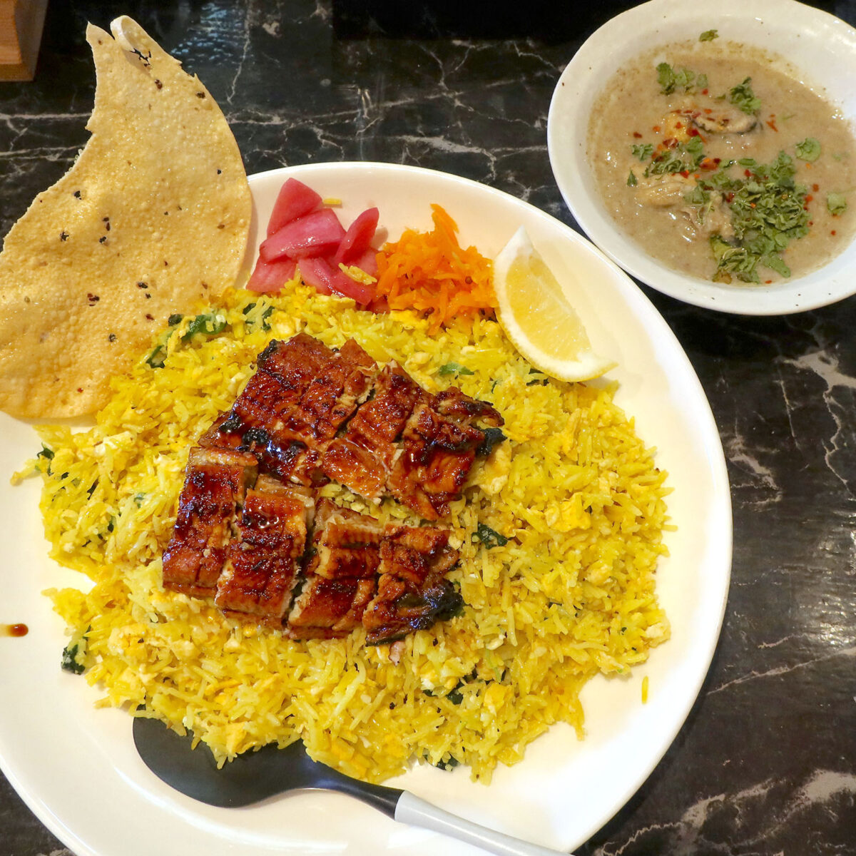 バスマティ炒飯 牡蠣のホワイトカレー付き（1,100円）＋鰻（980円）