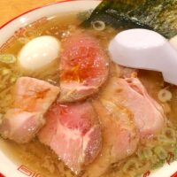 那覇「TAKANE 国場店」で喜多方ラーメン的な限定・手揉み肉中華 味玉入り