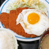 これはおじさんが虜になっちゃう食堂! 浦添「味処おまけ」で鶏カツ定食