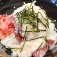 魅了されたおじさんは2日連続で「味処おまけ」へ! 2日目はマグロの山かけ丼