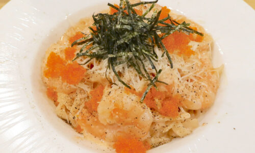 那覇・古島「ISLE PASTA（アイルパスタ）」で大きなエビ入り明太子クリームパスタ