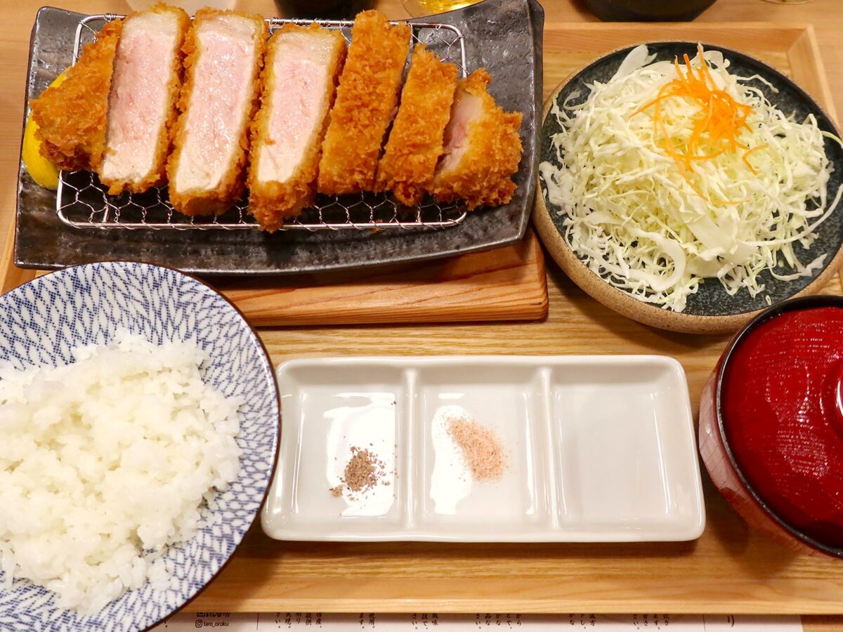 特上ロースかつ定食(1,900円)