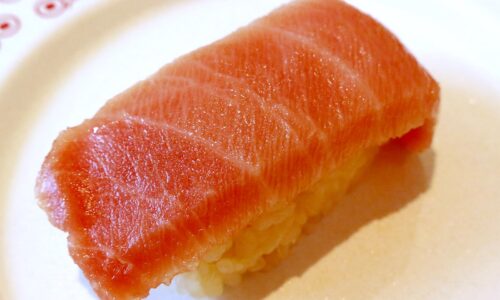 スシローの「年に一度の別格まぐろ祭」、赤しゃりでいただく厳選天然本鮪中とろは確かに別格!
