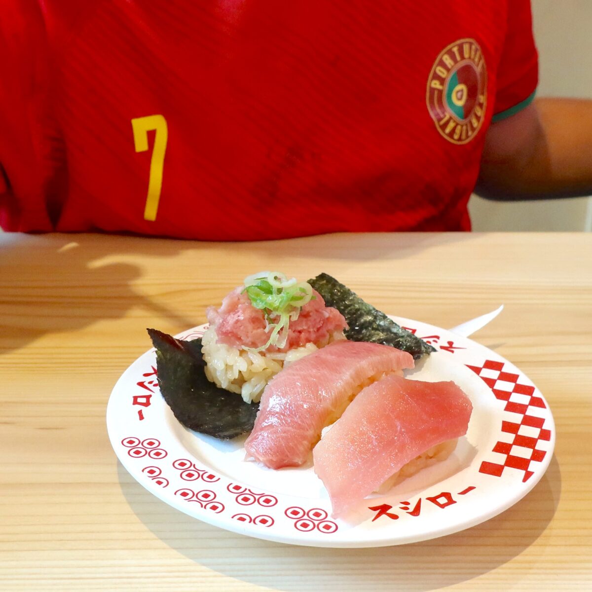九州限定 まぐろ3種盛り(360円)