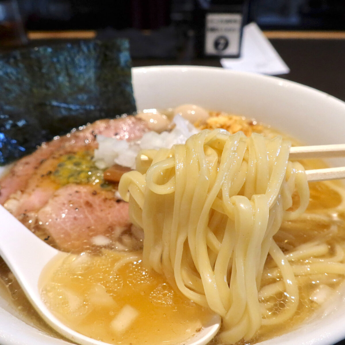 つるりん平打ち麺