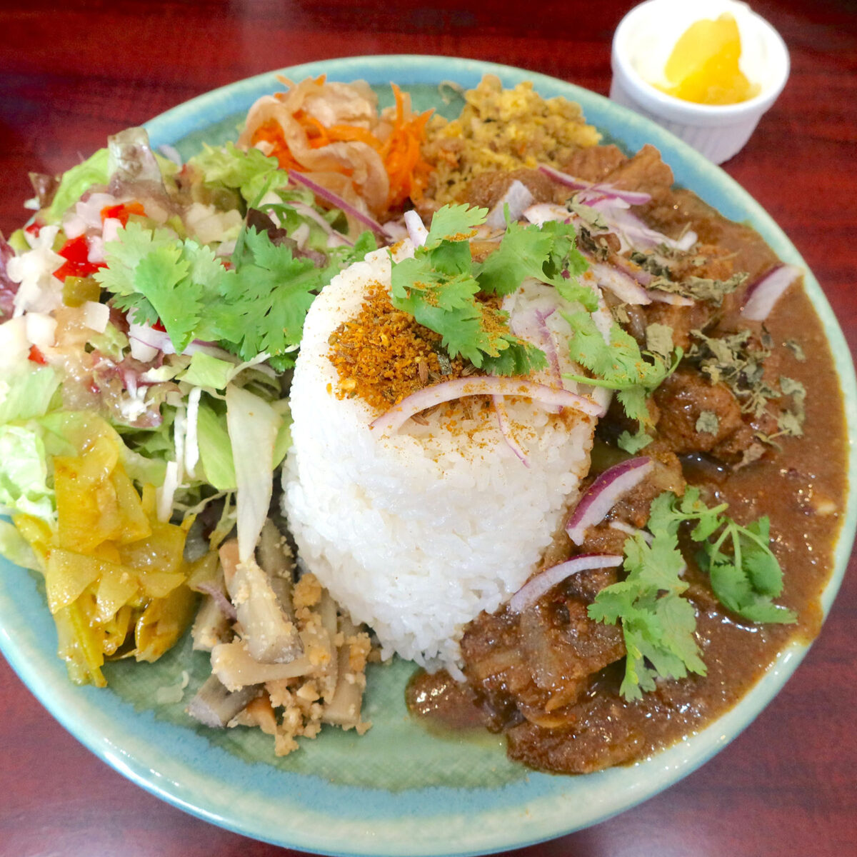 ポークビンダルカレー サラダ・副菜付（1,300円）