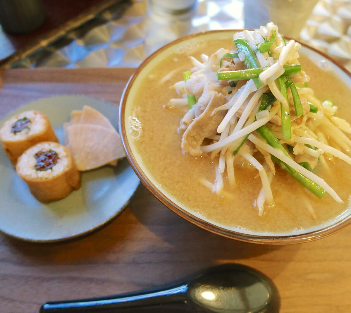 味噌もやしそば＆すじこいなり（1,350円）