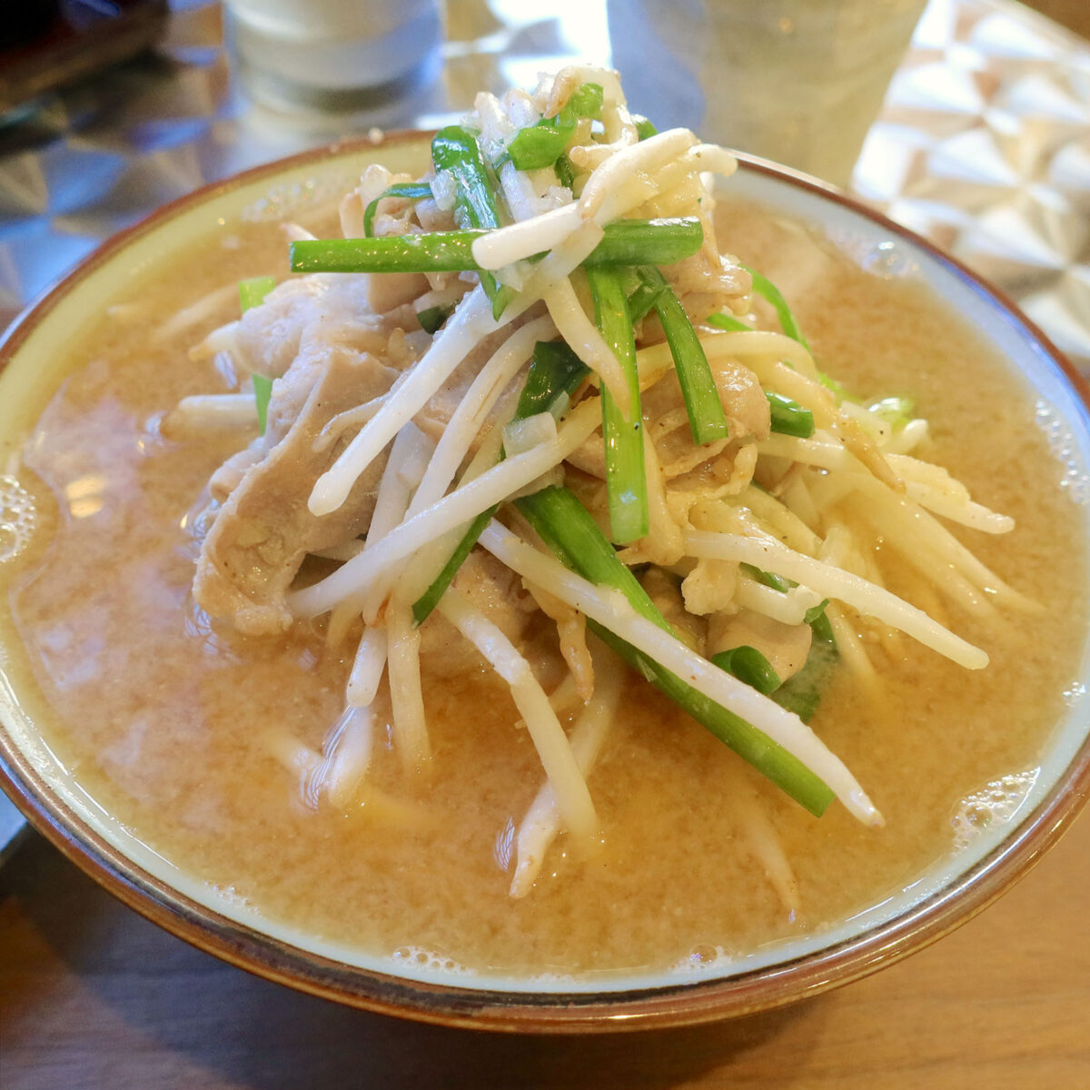 ニラ、もやし、豚肉