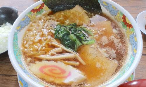 千葉・君津「おみたやラーメン」でちょっとマイルドな竹岡式的ラーメン