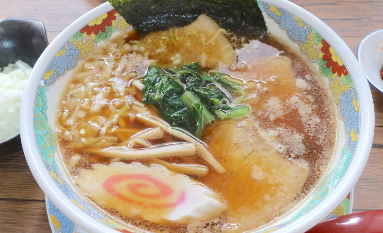 千葉・君津「おみたやラーメン」でちょっとマイルドな竹岡式的ラーメン