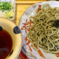 那覇「てぃあんだー」でさっぱり冷たい冷やしフーチバーそば＆生にんにく唐辛子
