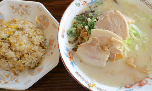 鹿児島ラーメンの代名詞!? 「ざぼんラーメン 与次郎店」で炒飯セット