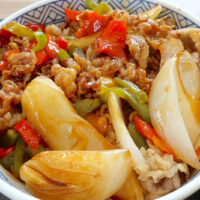 吉野家で夏の限定・牛スタミナ焼肉丼にとろろトッピング