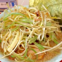 宜野湾「麺と飯ソウハチヤ がろんちゃん店」で元気なラーメン！ ネギラーメンネギ増し海苔増しワカメの味変