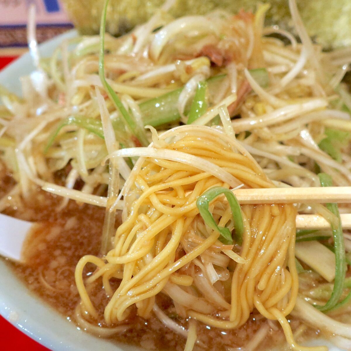 細麺とリッチなスープ