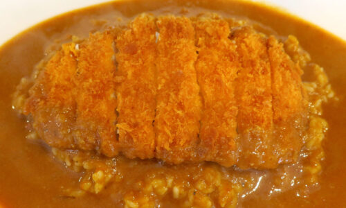 ガラムマサラで求めていたカツカレーに！ 那覇・泉崎「チャトニ・カレー店」のカツカレー