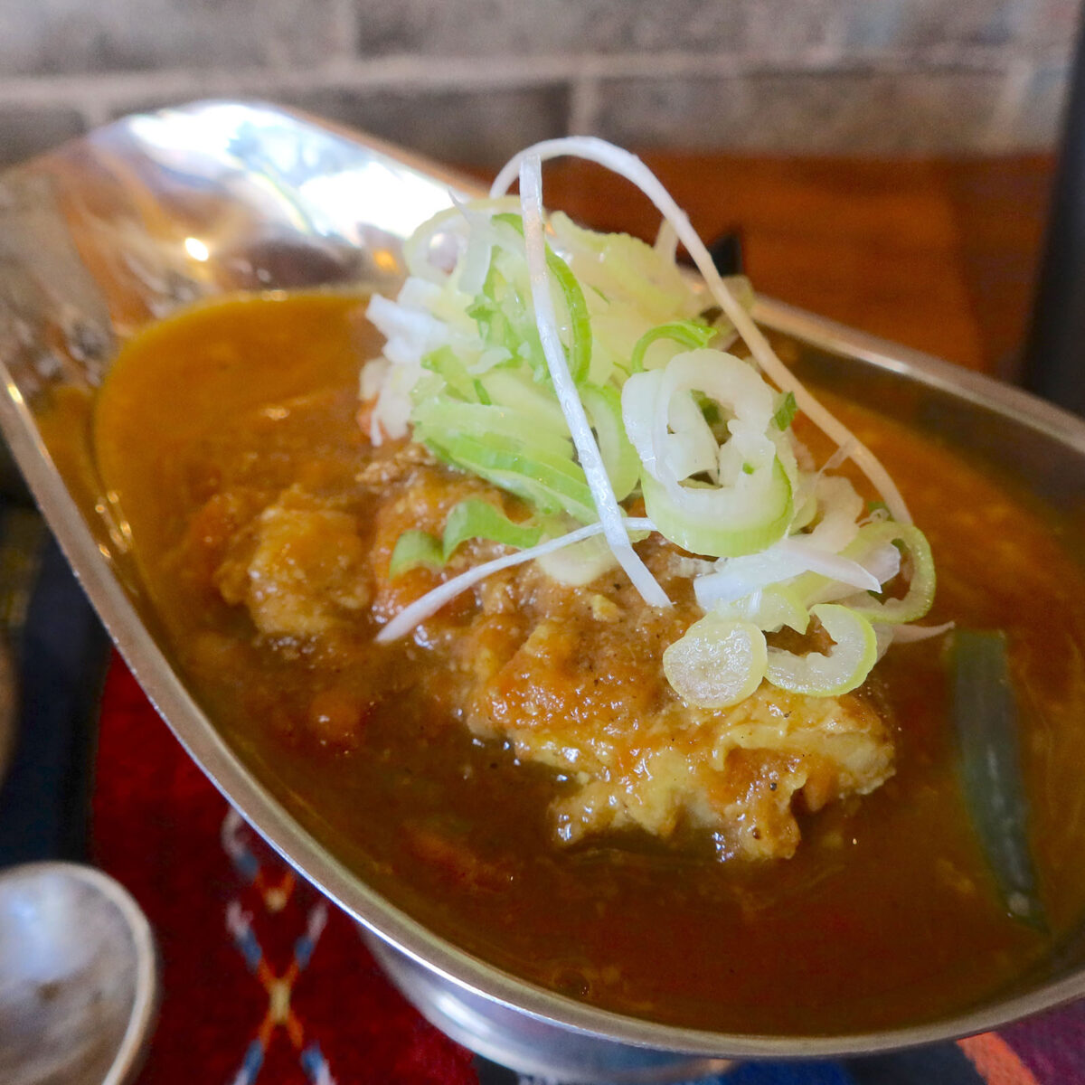 今日のカレーは豚肉たっぷりのカレー