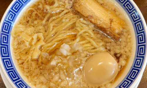 豊見城「新潟発祥なおじ 沖縄一号店」でオリジナルの中太麺がおいしい背脂中華味玉