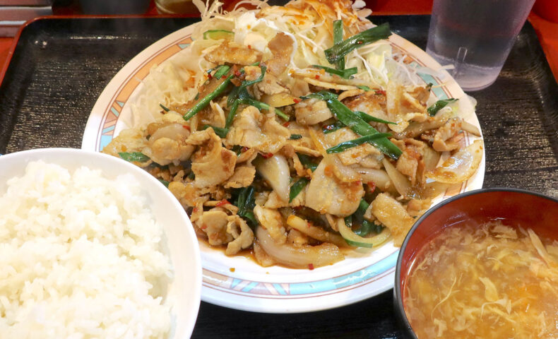 那覇「あけぼのラーメン」のお気に入りメニュー・豚バラ香味醤油炒めでインフレを考える