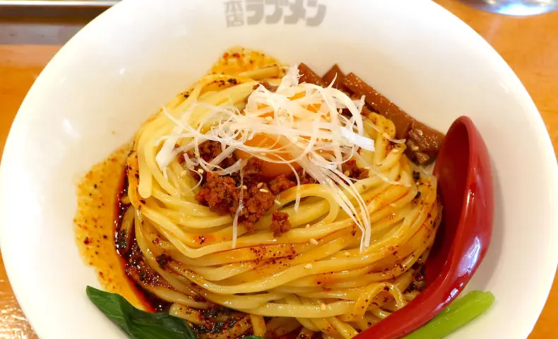 那覇「トルネコパーパ」でまったりおいしい限定・冷やし汁なし坦々麺