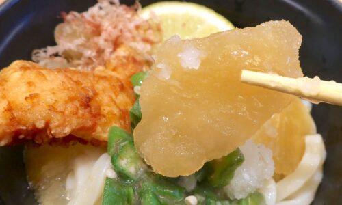 スシローで今年のトレンド!? 混ぜて冷やすとり天おろしうどん&トビウオの天ぷらにぎり