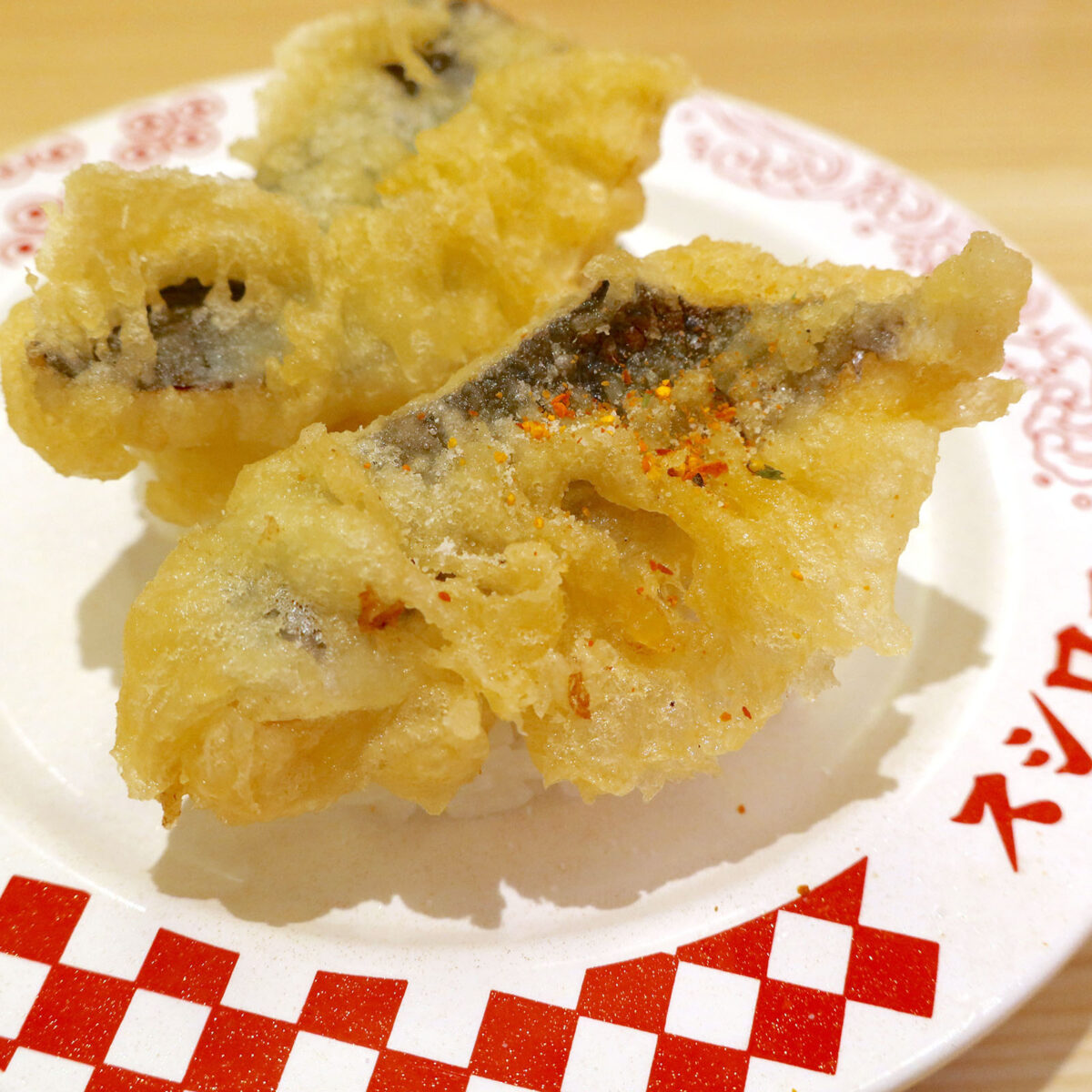 トビウオの天ぷらにぎりは塩＆七味で